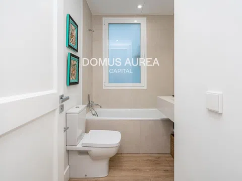 Flat in calle de Manuel Cortina - Photo 15