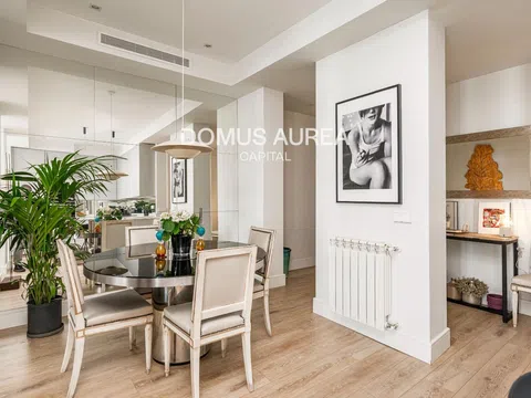 Flat in calle de Manuel Cortina - Photo 7