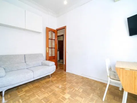 Flat - Photo 2