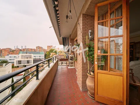 Flat in calle Velayos - Photo 2