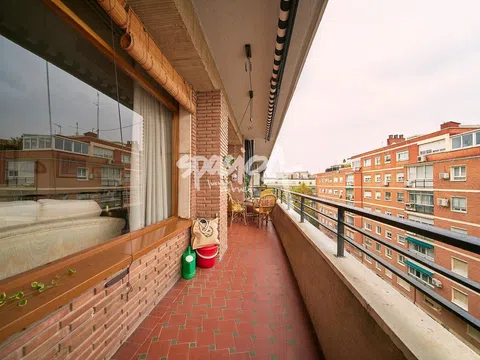 Flat in calle Velayos - Photo 4