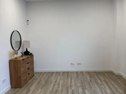 Flat in calle de Eugenia de Montijo - Photo 3