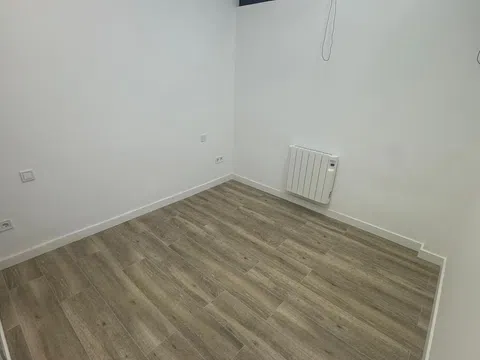 Flat in calle de Eugenia de Montijo - Photo 5