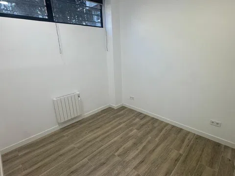 Flat in calle de Eugenia de Montijo - Photo 8