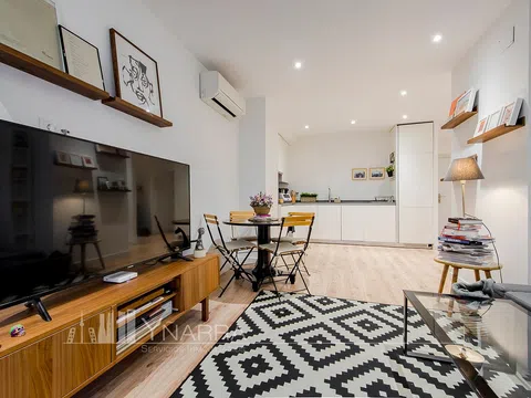 Flat in calle de Clara del Rey - Photo 2