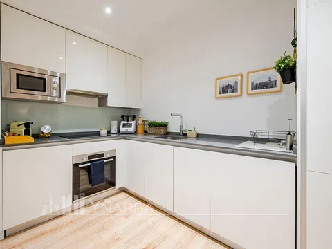 Flat in calle de Clara del Rey - Photo 10