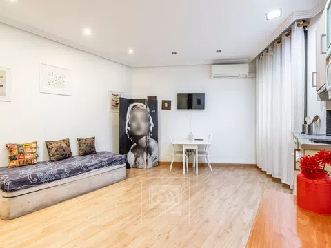 Flat in calle de Miguel Moya - Photo 1