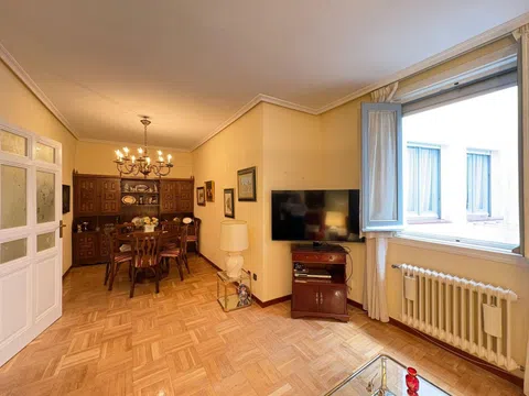 Flat - Photo 1