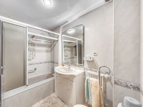 Flat in calle de García Luna - Photo 18