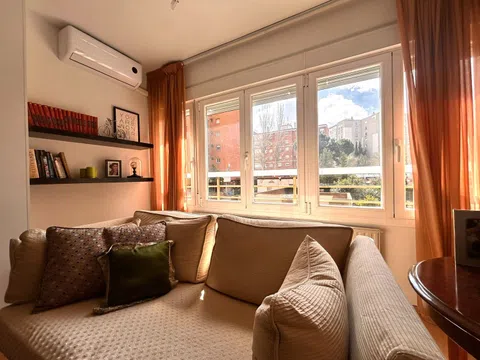 Flat in calle de Camarena - Photo 3
