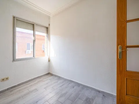 Flat in calle de Athos - Photo 3