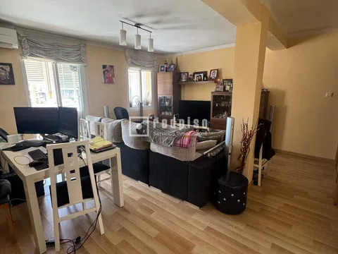 Flat - Photo 1