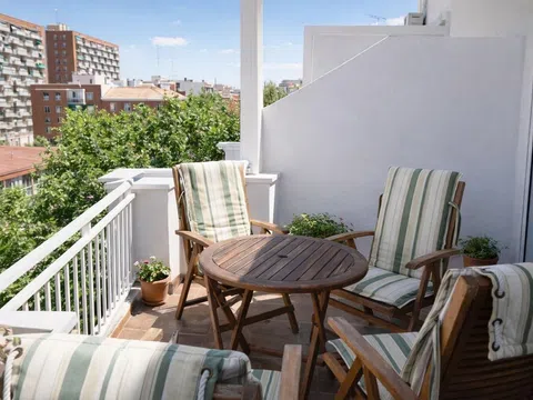Flat in calle Alcalá - Photo 2