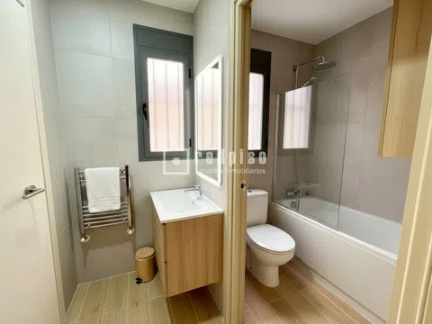 Flat in calle de Bravo Murillo - Photo 4