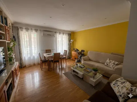 Flat - Photo 1