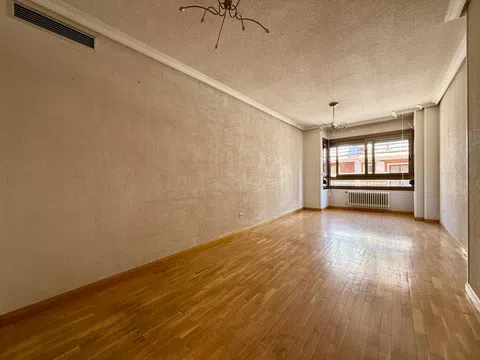 Flat in calle de Arturo Soria - Photo 1