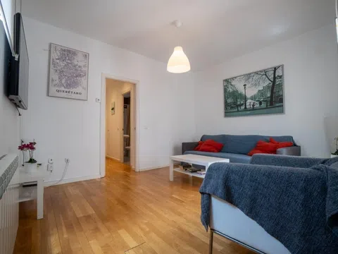 Flat in calle de la Montera - Photo 2