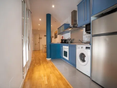 Flat in calle de la Montera - Photo 4