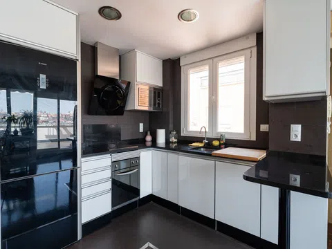 Penthouse in calle de Caramuel - Photo 3