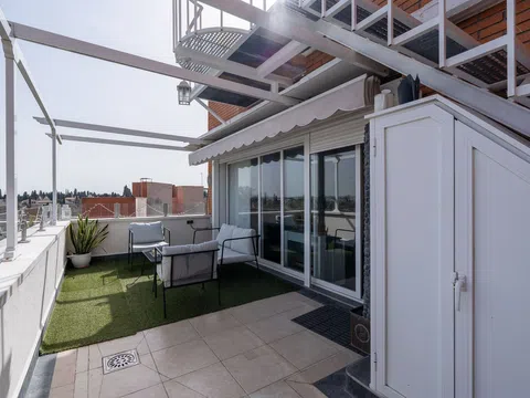 Penthouse in calle de Caramuel - Photo 9