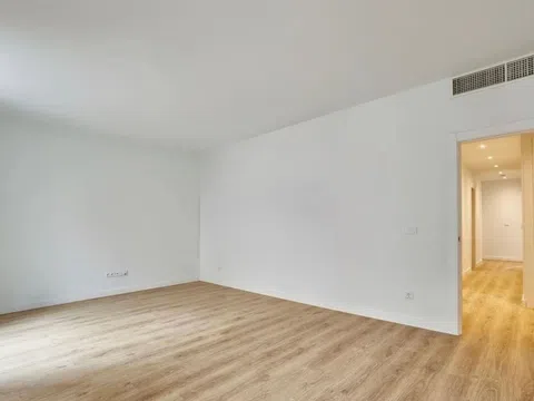 Flat in calle de Castelló - Photo 3