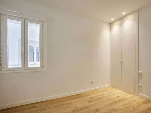 Flat in calle de Castelló - Photo 8