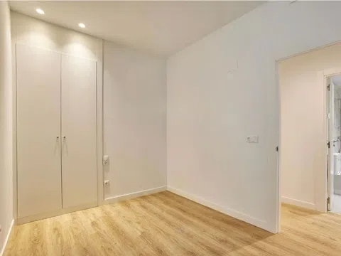 Flat in calle de Castelló - Photo 9