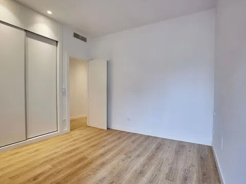 Flat in calle de Castelló - Photo 10