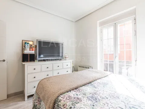 Flat in calle de la Grandeza Española - Photo 14