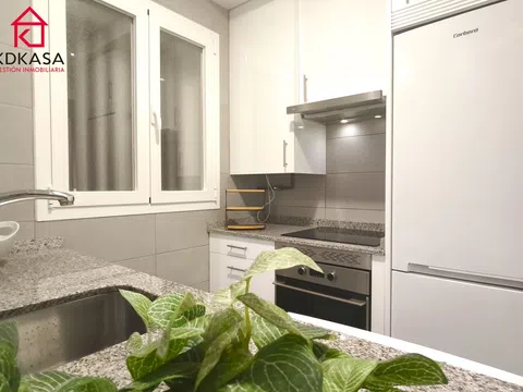 Flat in calle de la del Manojo de Rosas - Photo 11
