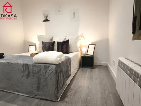 Flat in calle de la del Manojo de Rosas - Photo 16
