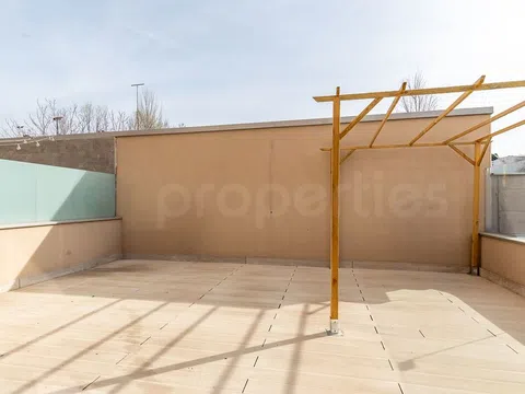 Duplex in calle de Serrano Galvache - Photo 13