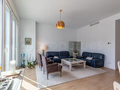 Duplex in calle de Serrano Galvache - Photo 9