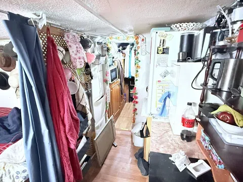 Studio - Photo 15