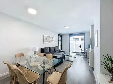 Flat in calle de Roma - Photo 2