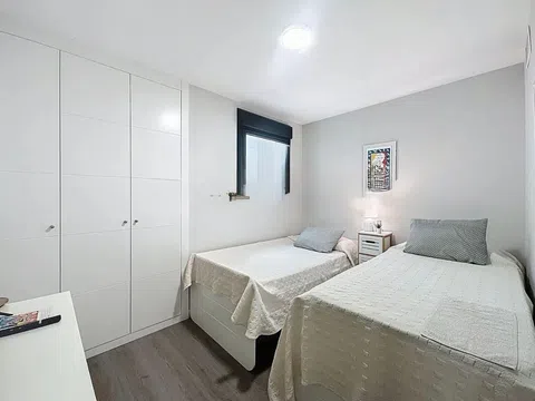 Flat in calle de Roma - Photo 12
