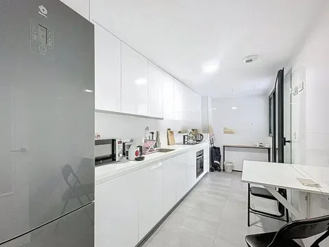Flat in calle de Roma - Photo 5