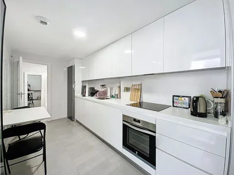 Flat in calle de Roma - Photo 6