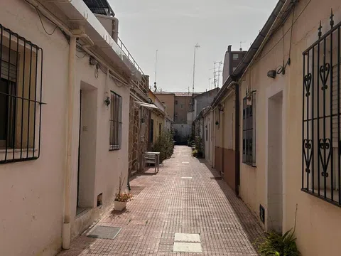 Flat - Photo 1