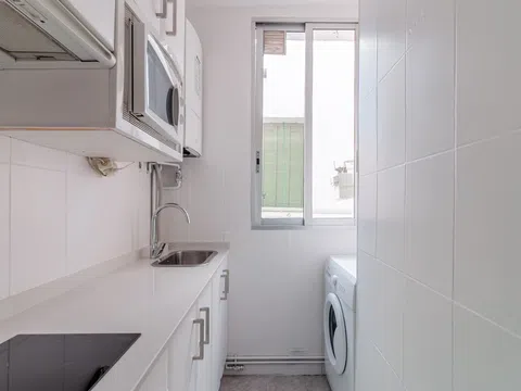 Flat in calle de Antonio López - Photo 5