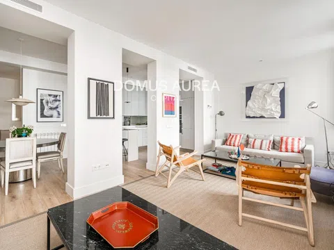 Flat in calle de Manuel Cortina - Photo 4