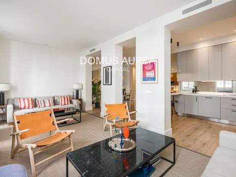 Flat in calle de Manuel Cortina - Photo 5