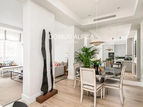 Flat in calle de Manuel Cortina - Photo 6