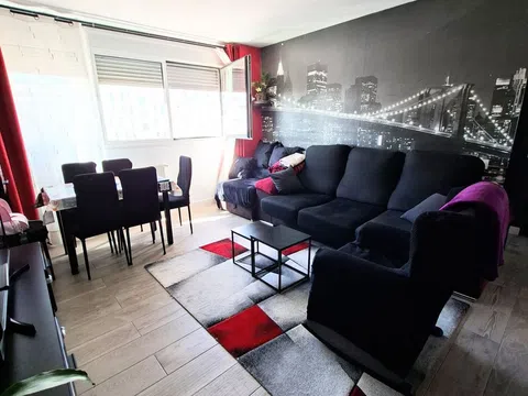 Flat in calle Navamures - Photo 3