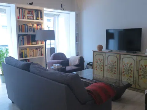 Flat - Photo 1