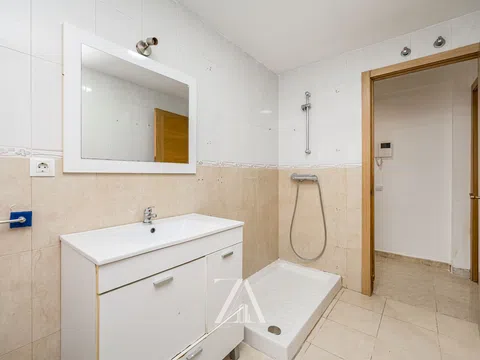 Flat in calle Alcaudón - Photo 11