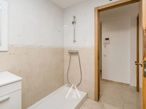 Flat in calle Alcaudón - Photo 13
