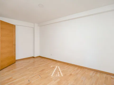 Flat in calle Alcaudón - Photo 17