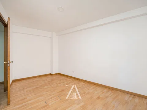 Flat in calle Alcaudón - Photo 19