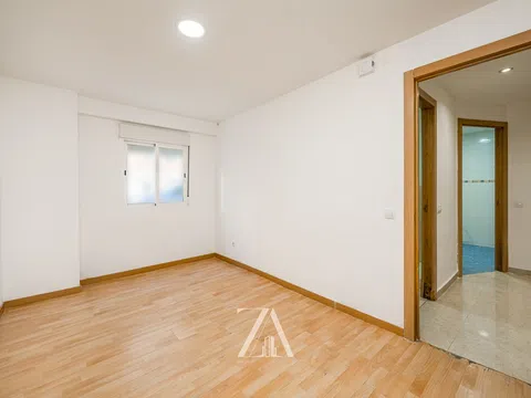 Flat in calle Alcaudón - Photo 3